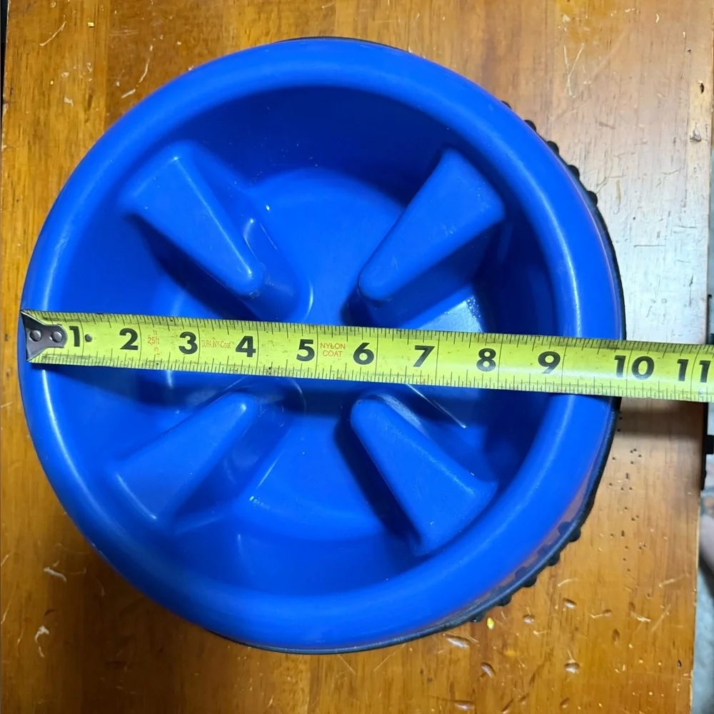 2 - 9” JW Pet Company SkidStop Slow Feed Dog Bowls.SKID RESISTANT ,Like New!